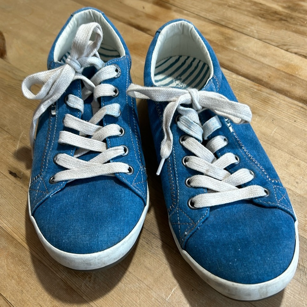 Taos Footwear Blue Sneakers